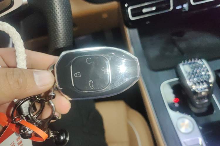 Used GAC Trumpchi GS8 2025 Linghang Series 2.0 TGDI Two-Wheel-Drive Luxury Edition 5 Seats Interior 1