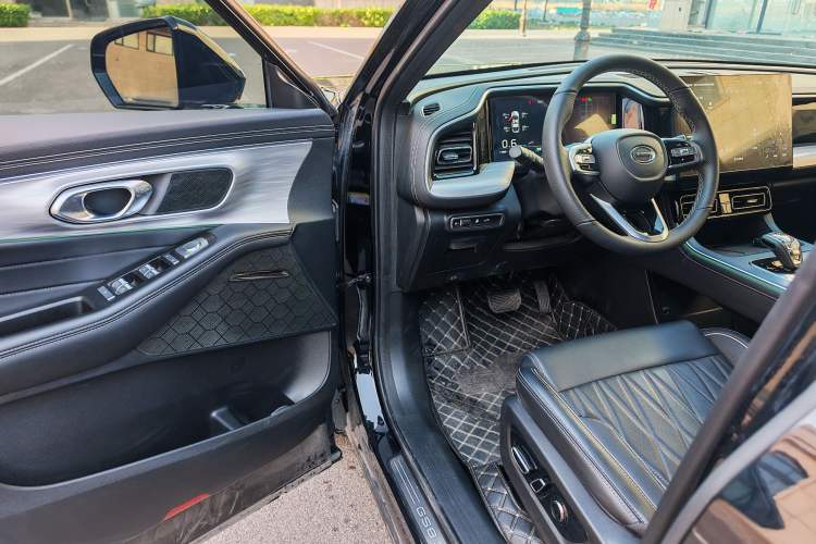Used GAC Trumpchi GS8 2025 Linghang Series 2.0 TGDI Two-Wheel-Drive Luxury Edition 5 Seats Interior 1