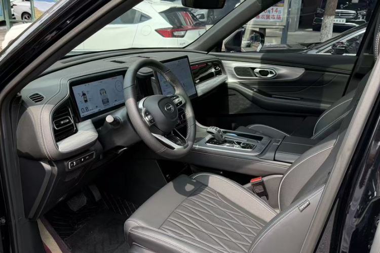 Used GAC Trumpchi GS8 2025 Linghang Series 2.0 TGDI Two-Wheel-Drive Luxury Edition 5 Seats Interior 2