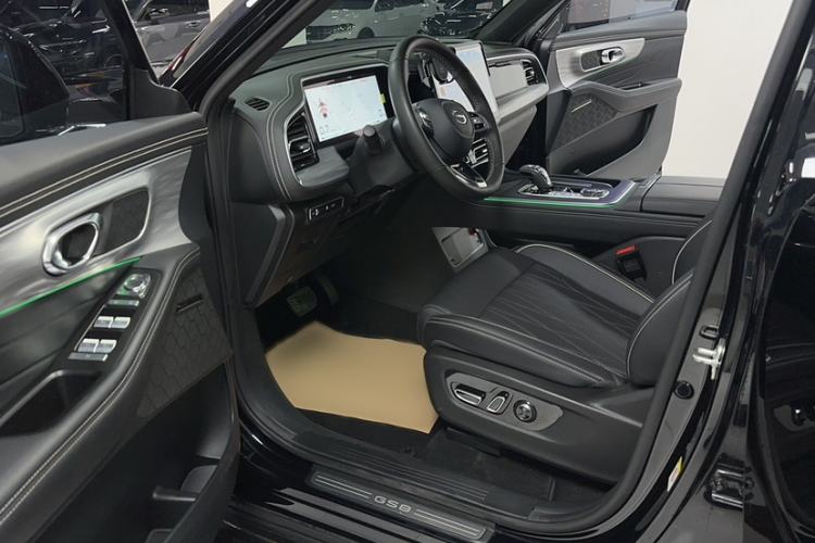 Used GAC Trumpchi GS8 2025 Linghang Series 2.0 TGDI Two-Wheel-Drive Luxury Edition 5 Seats Interior 2