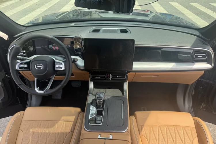 Used GAC Trumpchi GS8 2025 Linghang Series 2.0 TGDI Two-Wheel-Drive Luxury Edition 5 Seats Interior 2