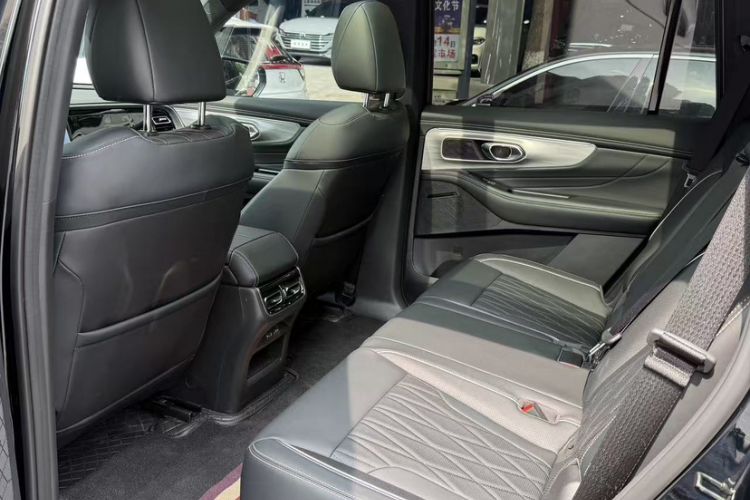 Used GAC Trumpchi GS8 2025 Linghang Series 2.0 TGDI Two-Wheel-Drive Luxury Edition 5 Seats Interior 3