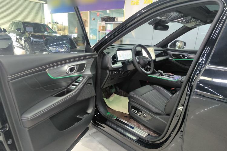 Used GAC Trumpchi GS8 2025 Linghang Series 2.0 TGDI Two-Wheel-Drive Luxury Edition 5 Seats Interior 3