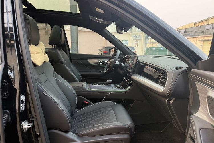 Used GAC Trumpchi GS8 2025 Linghang Series 2.0 TGDI Two-Wheel-Drive Luxury Edition 5 Seats Interior 3
