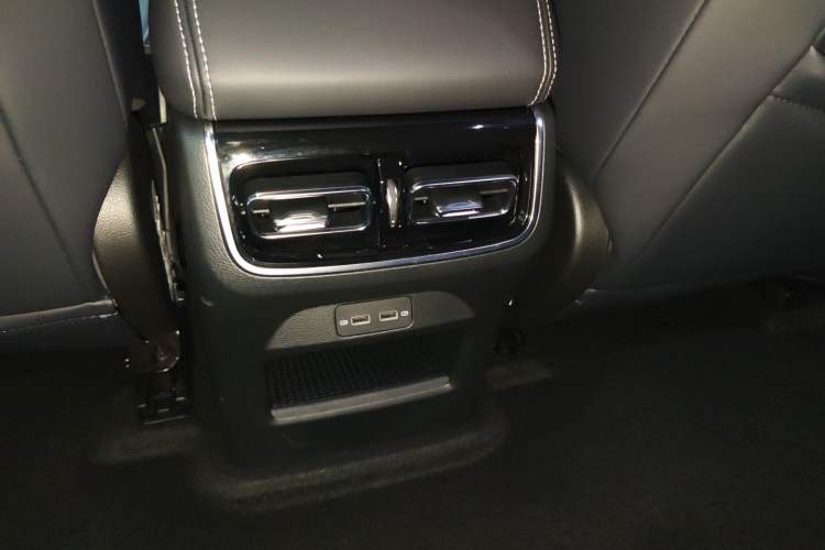 Used GAC Trumpchi GS8 2025 Linghang Series 2.0 TGDI Two-Wheel-Drive Luxury Edition 5 Seats Interior 4