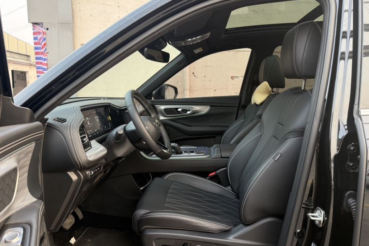 Used GAC Trumpchi GS8 2025 Linghang Series 2.0 TGDI Two-Wheel-Drive Luxury Edition 5 Seats Interior 6