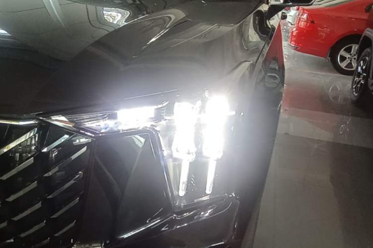 Used GAC Trumpchi GS8 2025 Linghang Series 2.0 TGDI Four-Wheel-Drive Luxury Edition 5 Seats Left Front Headlight
