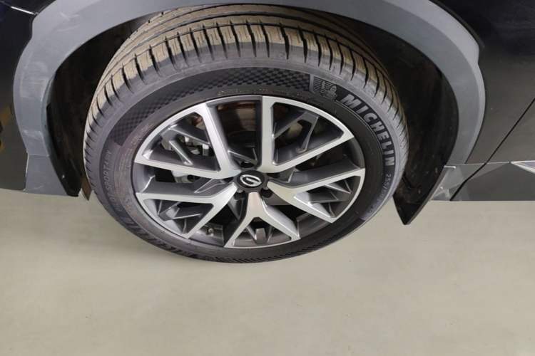 Used GAC Trumpchi GS8 2025 Linghang Series 2.0 TGDI Two-Wheel-Drive Luxury Edition 5 Seats Left Front Wheel Hub
