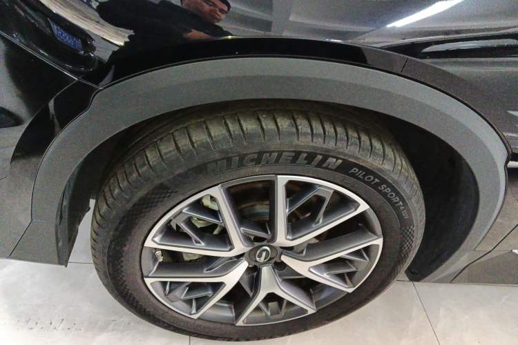 Used GAC Trumpchi GS8 2025 Linghang Series 2.0 TGDI Two-Wheel-Drive Luxury Edition 5 Seats Left Front Wheel Hub