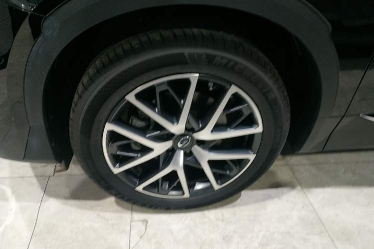 Used GAC Trumpchi GS8 2025 Linghang Series 2.0 TGDI Four-Wheel-Drive Luxury Edition 5 Seats Left Front Wheel Hub