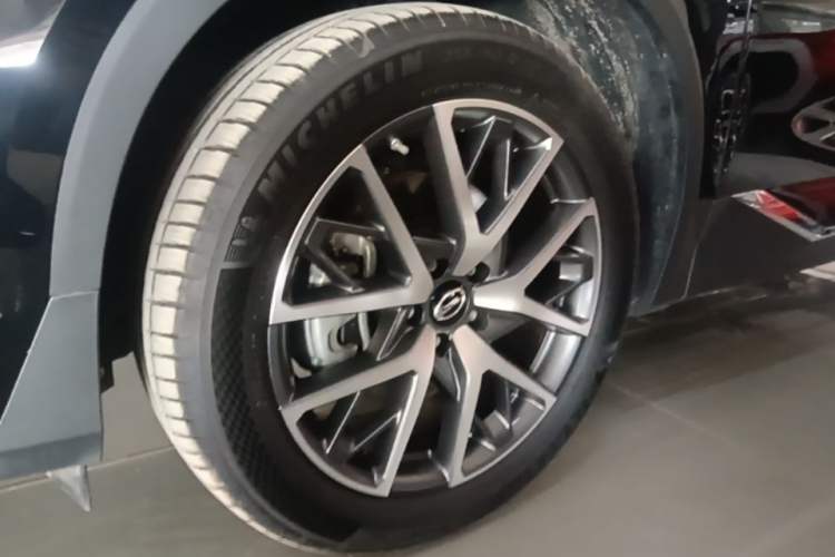 Used GAC Trumpchi GS8 2025 Linghang Series 2.0 TGDI Four-Wheel-Drive Luxury Edition 5 Seats Left Front Wheel Hub