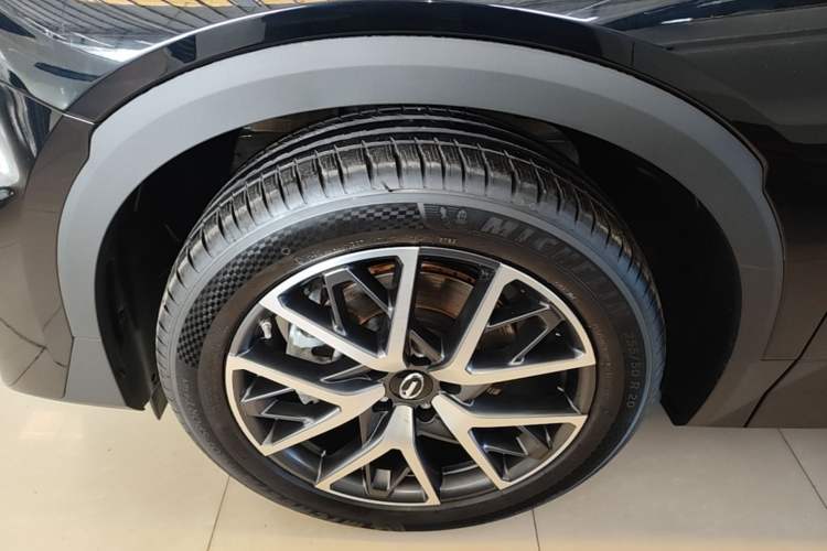Used GAC Trumpchi GS8 2025 Linghang Series 2.0 TGDI Two-Wheel-Drive Luxury Edition 5 Seats Left Front Wheel Hub