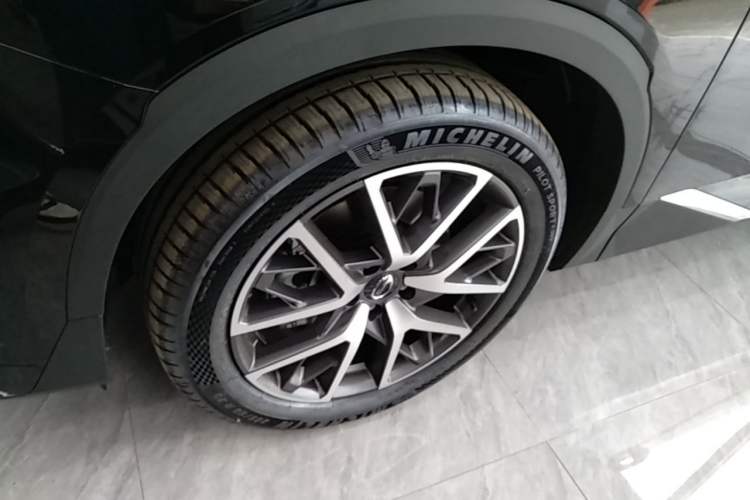 Used GAC Trumpchi GS8 2025 Linghang Series 2.0 TGDI Two-Wheel-Drive Luxury Edition 5 Seats Left Front Wheel Hub