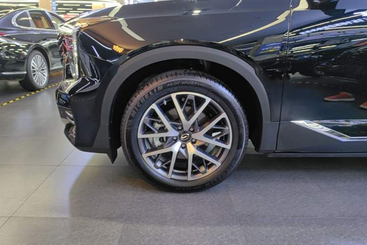 Used GAC Trumpchi GS8 2025 Linghang Series 2.0 TGDI Two-Wheel-Drive Luxury Edition 5 Seats Left Front Wheel Hub