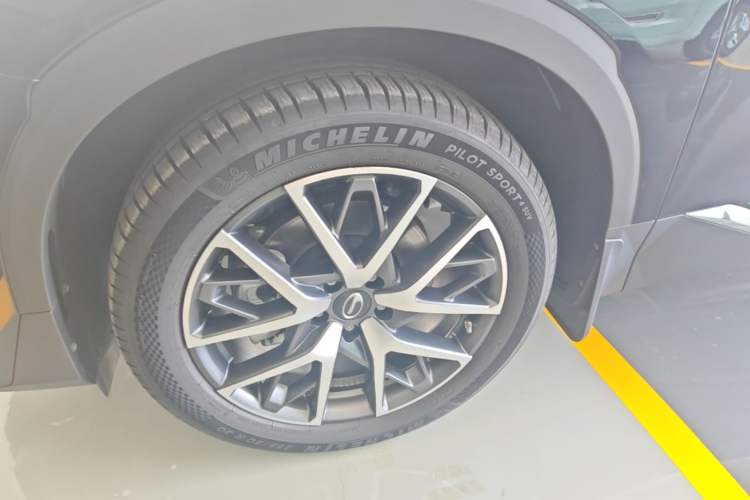 Used GAC Trumpchi GS8 2025 Linghang Series 2.0 TGDI Four-Wheel-Drive Luxury Edition 5 Seats Left Front Wheel Hub