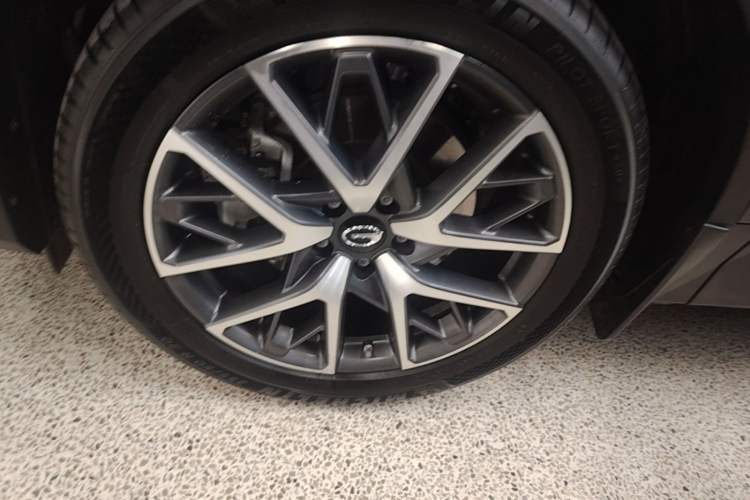 Used GAC Trumpchi GS8 2025 Linghang Series 2.0 TGDI Two-Wheel-Drive Luxury Edition 5 Seats Left Front Wheel Hub