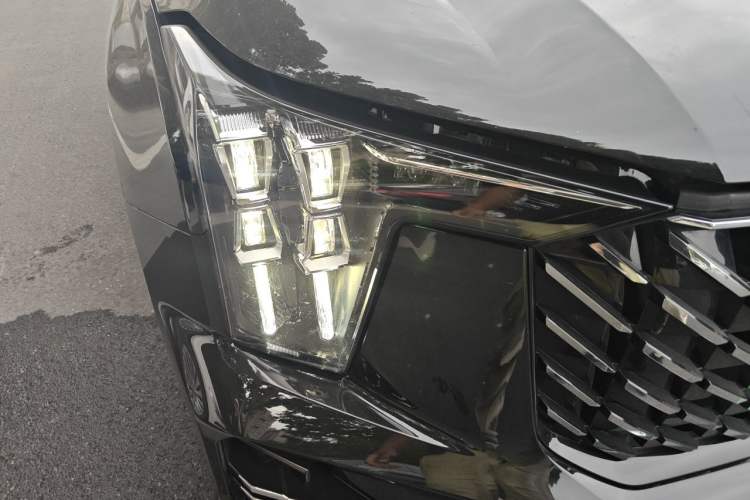 Used GAC Trumpchi GS8 2025 Linghang Series 2.0 TGDI Two-Wheel-Drive Luxury Edition 5 Seats Right Front Headlight