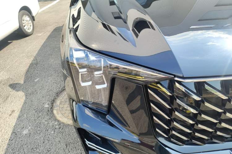 Used GAC Trumpchi GS8 2025 Linghang Series 2.0 TGDI Two-Wheel-Drive Luxury Edition 5 Seats Right Front Headlight