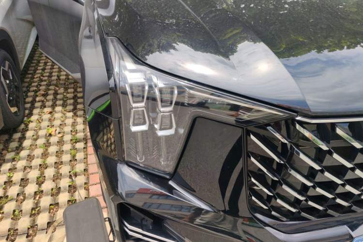 Used GAC Trumpchi GS8 2025 Linghang Series 2.0 TGDI Four-Wheel-Drive Luxury Edition 5 Seats Right Front Headlight