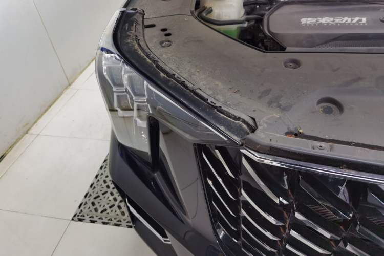 Used GAC Trumpchi GS8 2025 Linghang Series 2.0 TGDI Two-Wheel-Drive Luxury Edition 5 Seats Right Front Headlight