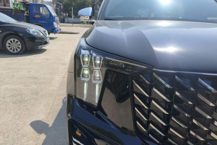 Used GAC Trumpchi GS8 2025 Linghang Series 2.0 TGDI Two-Wheel-Drive Luxury Edition 5 Seats Right Front Headlight