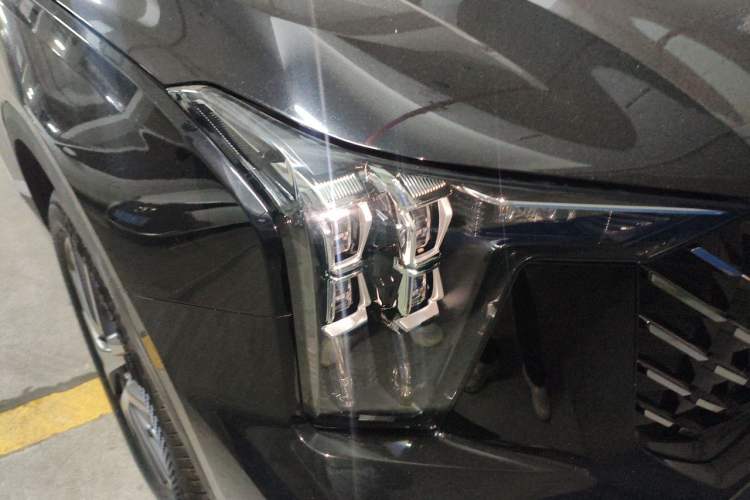Used GAC Trumpchi GS8 2025 Linghang Series 2.0 TGDI Two-Wheel-Drive Luxury Edition 5 Seats Right Front Headlight