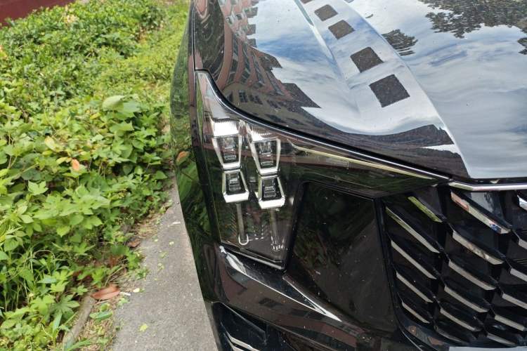 Used GAC Trumpchi GS8 2025 Linghang Series 2.0 TGDI Two-Wheel-Drive Luxury Edition 5 Seats Right Front Headlight