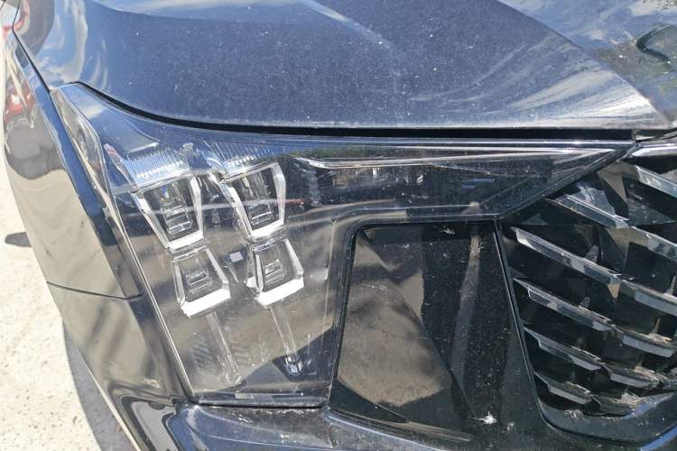Used GAC Trumpchi GS8 2025 Linghang Series 2.0 TGDI Two-Wheel-Drive Luxury Edition 5 Seats Right Front Headlight