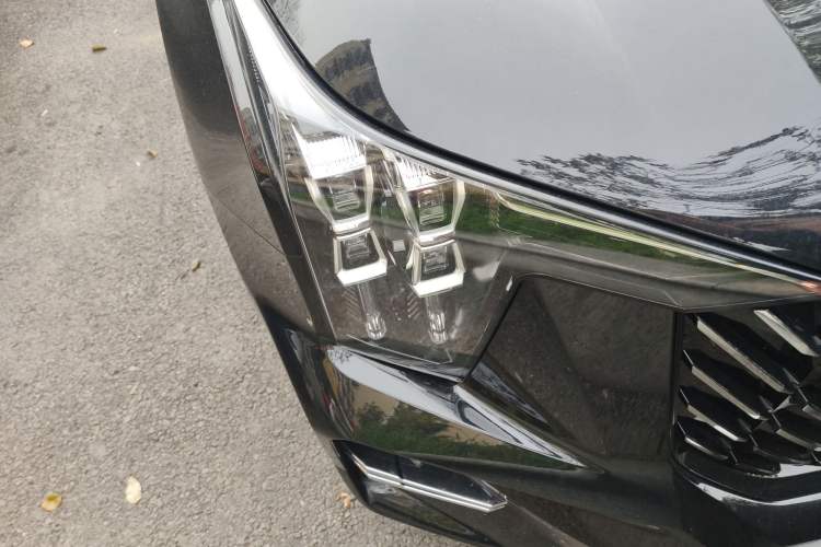 Used GAC Trumpchi GS8 2025 Linghang Series 2.0 TGDI Two-Wheel-Drive Luxury Edition 5 Seats Right Front Headlight