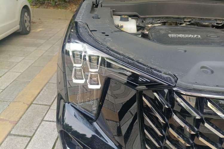Used GAC Trumpchi GS8 2025 Linghang Series 2.0 TGDI Two-Wheel-Drive Luxury Edition 5 Seats Right Front Headlight