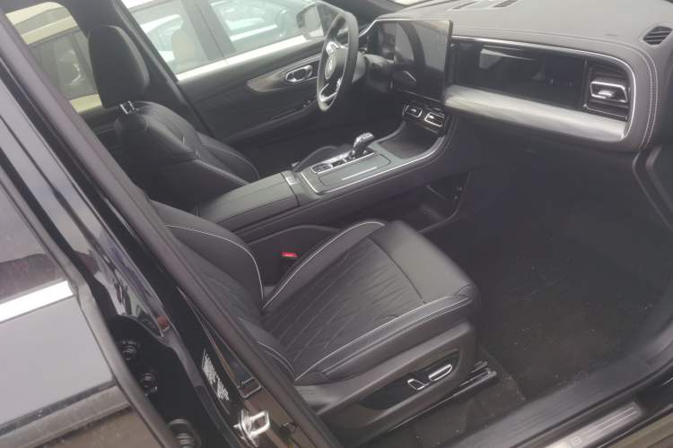 Used GAC Trumpchi GS8 2025 Linghang Series 2.0 TGDI Two-Wheel-Drive Luxury Edition 5 Seats Right Front Seat