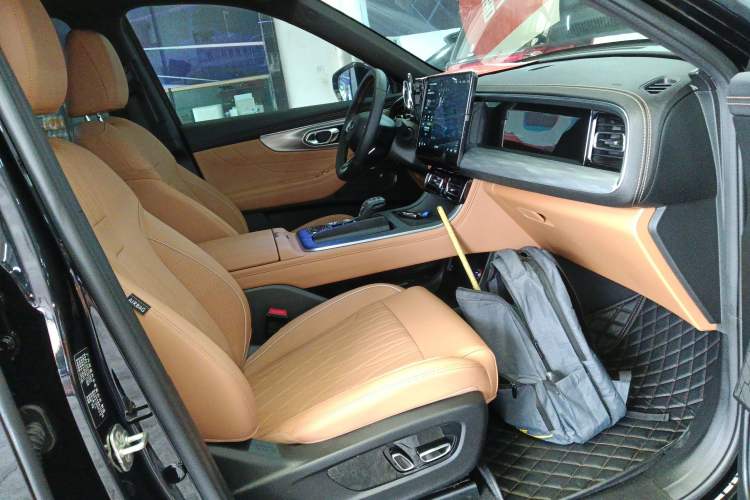 Used GAC Trumpchi GS8 2025 Linghang Series 2.0 TGDI Two-Wheel-Drive Luxury Edition 5 Seats Right Front Seat