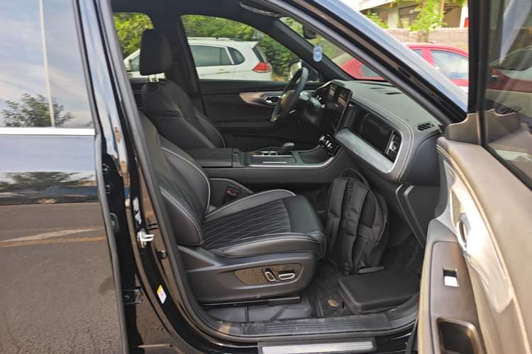Used GAC Trumpchi GS8 2025 Linghang Series 2.0 TGDI Two-Wheel-Drive Luxury Edition 5 Seats Right Front Seat