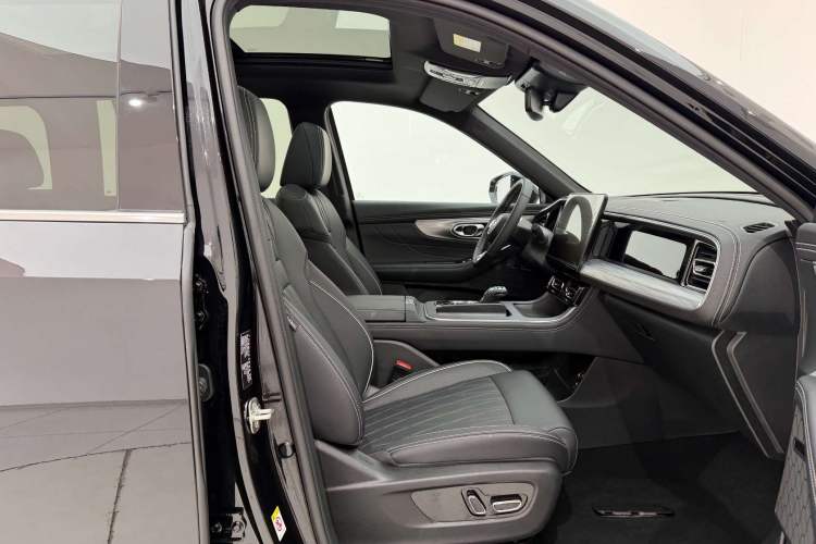 Used GAC Trumpchi GS8 2025 Linghang Series 2.0 TGDI Two-Wheel-Drive Luxury Edition 5 Seats Right Front Seat