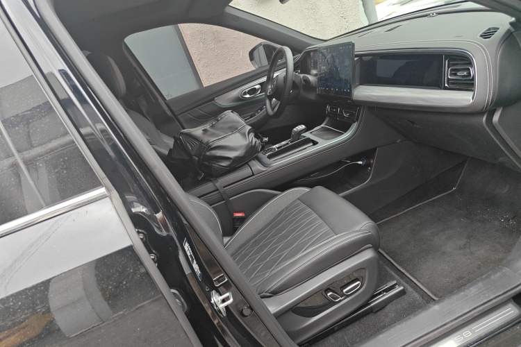 Used GAC Trumpchi GS8 2025 Linghang Series 2.0 TGDI Two-Wheel-Drive Luxury Edition 5 Seats Right Front Seat