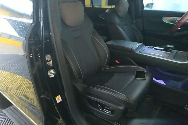 Used GAC Trumpchi GS8 2025 Linghang Series 2.0 TGDI Two-Wheel-Drive Luxury Edition 5 Seats Right Front Seat