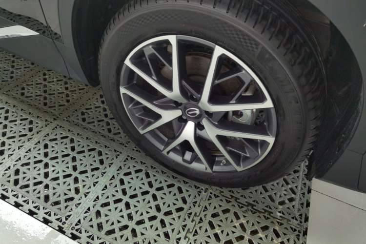 Used GAC Trumpchi GS8 2025 Linghang Series 2.0 TGDI Two-Wheel-Drive Luxury Edition 5 Seats Right Front Wheel Hub