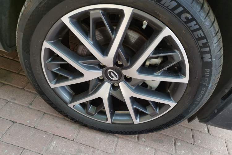 Used GAC Trumpchi GS8 2025 Linghang Series 2.0 TGDI Four-Wheel-Drive Luxury Edition 5 Seats Right Front Wheel Hub