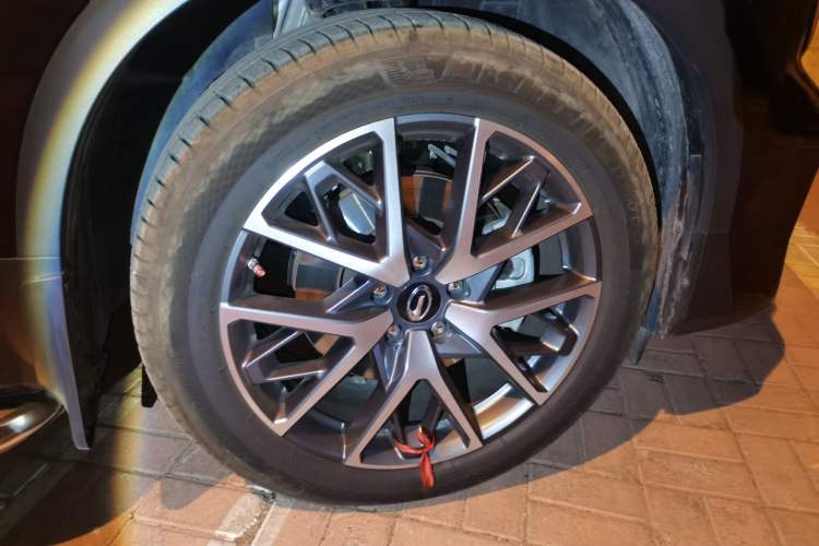 Used GAC Trumpchi GS8 2025 Linghang Series 2.0 TGDI Two-Wheel-Drive Luxury Edition 5 Seats Right Front Wheel Hub