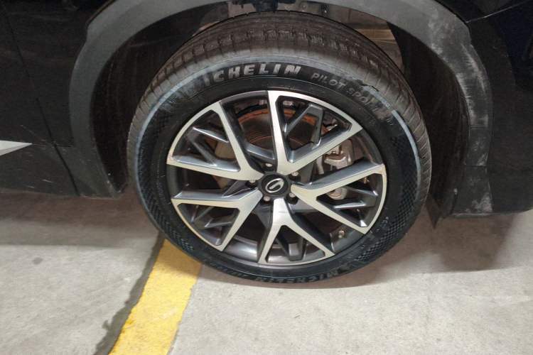 Used GAC Trumpchi GS8 2025 Linghang Series 2.0 TGDI Two-Wheel-Drive Luxury Edition 5 Seats Right Front Wheel Hub