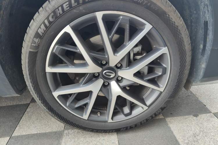Used GAC Trumpchi GS8 2025 Linghang Series 2.0 TGDI Two-Wheel-Drive Luxury Edition 5 Seats Right Front Wheel Hub