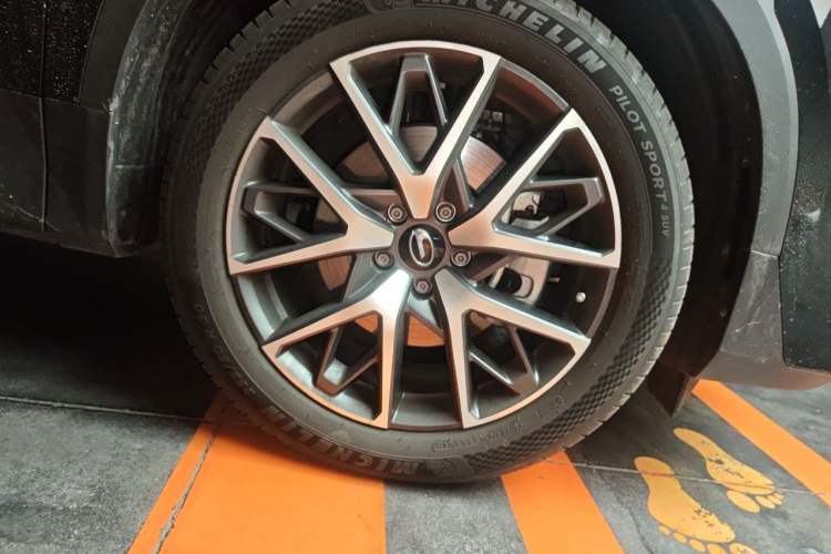 Used GAC Trumpchi GS8 2025 Linghang Series 2.0 TGDI Two-Wheel-Drive Luxury Edition 5 Seats Right Front Wheel Hub