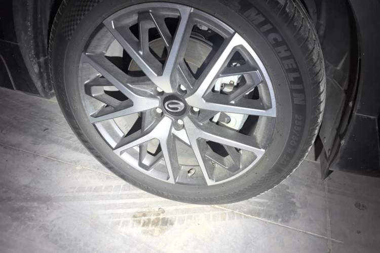 Used GAC Trumpchi GS8 2025 Linghang Series 2.0 TGDI Two-Wheel-Drive Luxury Edition 5 Seats Right Front Wheel Hub