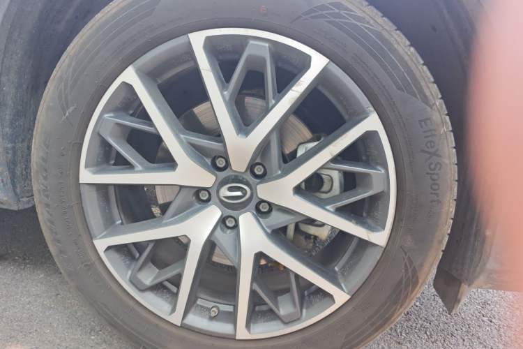 Used GAC Trumpchi GS8 2025 Linghang Series 2.0 TGDI Two-Wheel-Drive Luxury Edition 5 Seats Right Front Wheel Hub