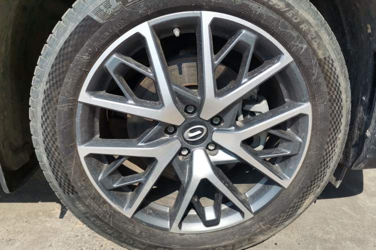 Used GAC Trumpchi GS8 2025 Linghang Series 2.0 TGDI Two-Wheel-Drive Luxury Edition 5 Seats Right Front Wheel Hub
