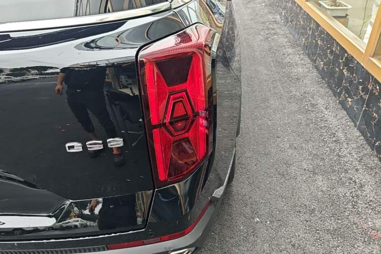 Used GAC Trumpchi GS8 2025 Linghang Series 2.0 TGDI Two-Wheel-Drive Luxury Edition 5 Seats Right Rear Taillight