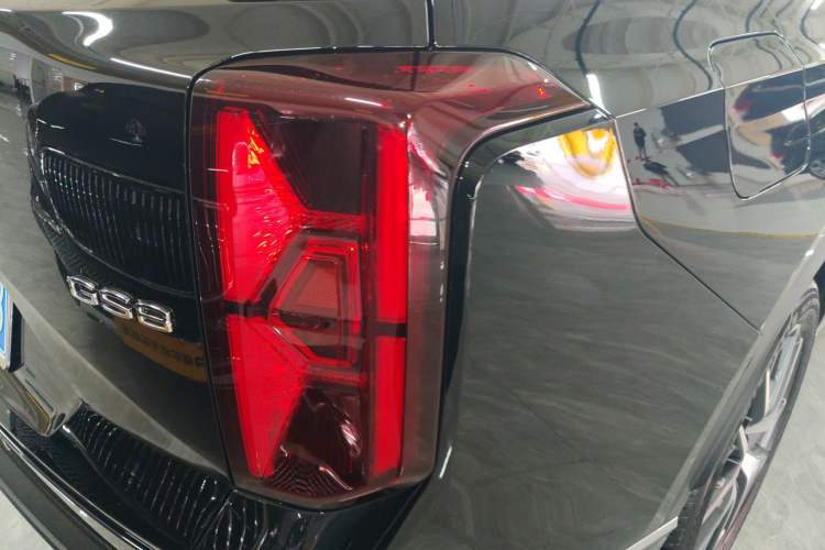 Used GAC Trumpchi GS8 2025 Linghang Series 2.0 TGDI Two-Wheel-Drive Luxury Edition 5 Seats Right Rear Taillight