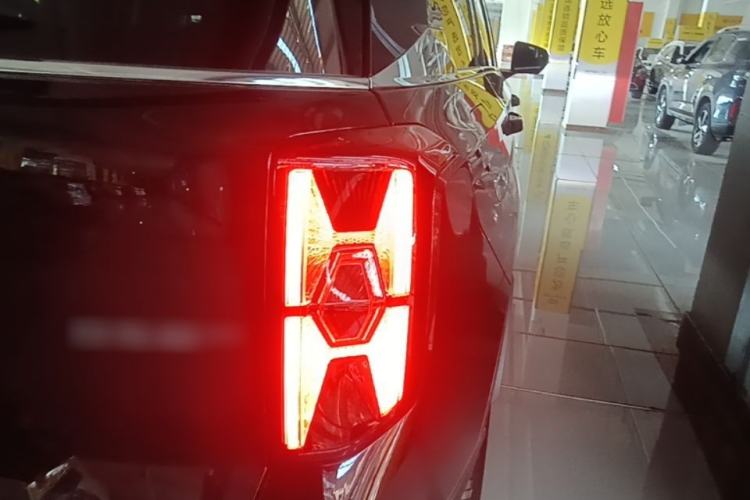 Used GAC Trumpchi GS8 2025 Linghang Series 2.0 TGDI Four-Wheel-Drive Luxury Edition 5 Seats Right Rear Taillight