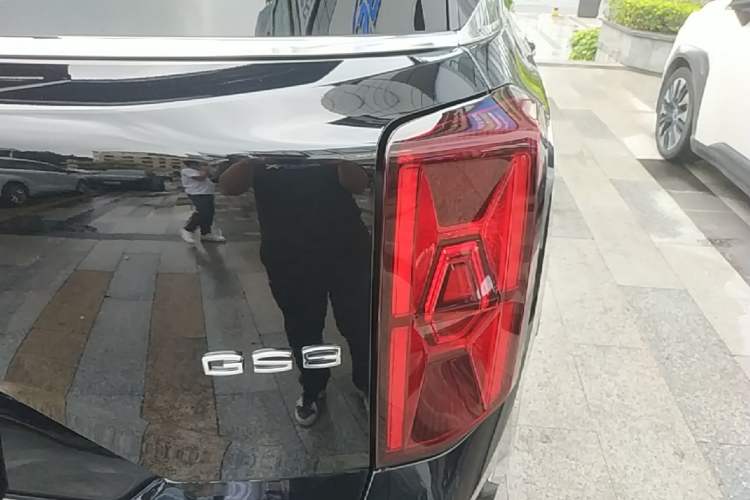 Used GAC Trumpchi GS8 2025 Linghang Series 2.0 TGDI Two-Wheel-Drive Luxury Edition 5 Seats Right Rear Taillight