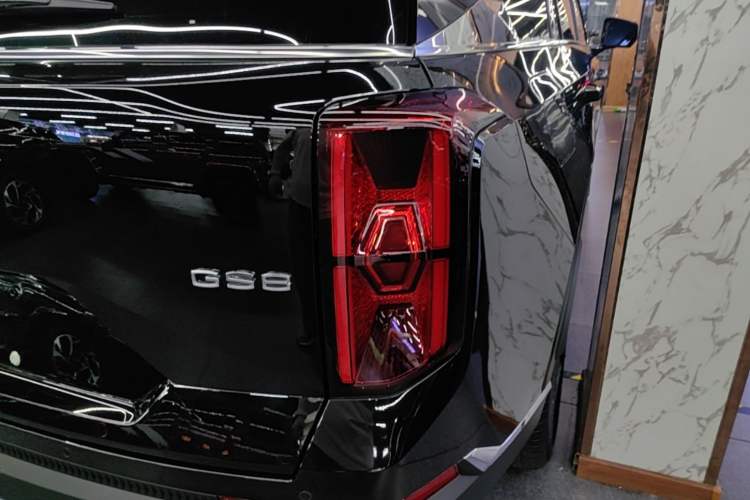Used GAC Trumpchi GS8 2025 Linghang Series 2.0 TGDI Two-Wheel-Drive Luxury Edition 5 Seats Right Rear Taillight